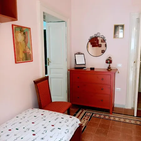 Bright 2-bedroom Near Apartment