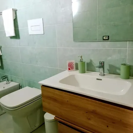 아파트 Bright 2-bedroom Near *