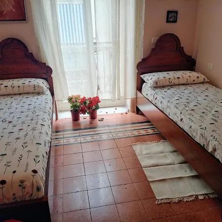 Apartment Bright 2-bedroom Near